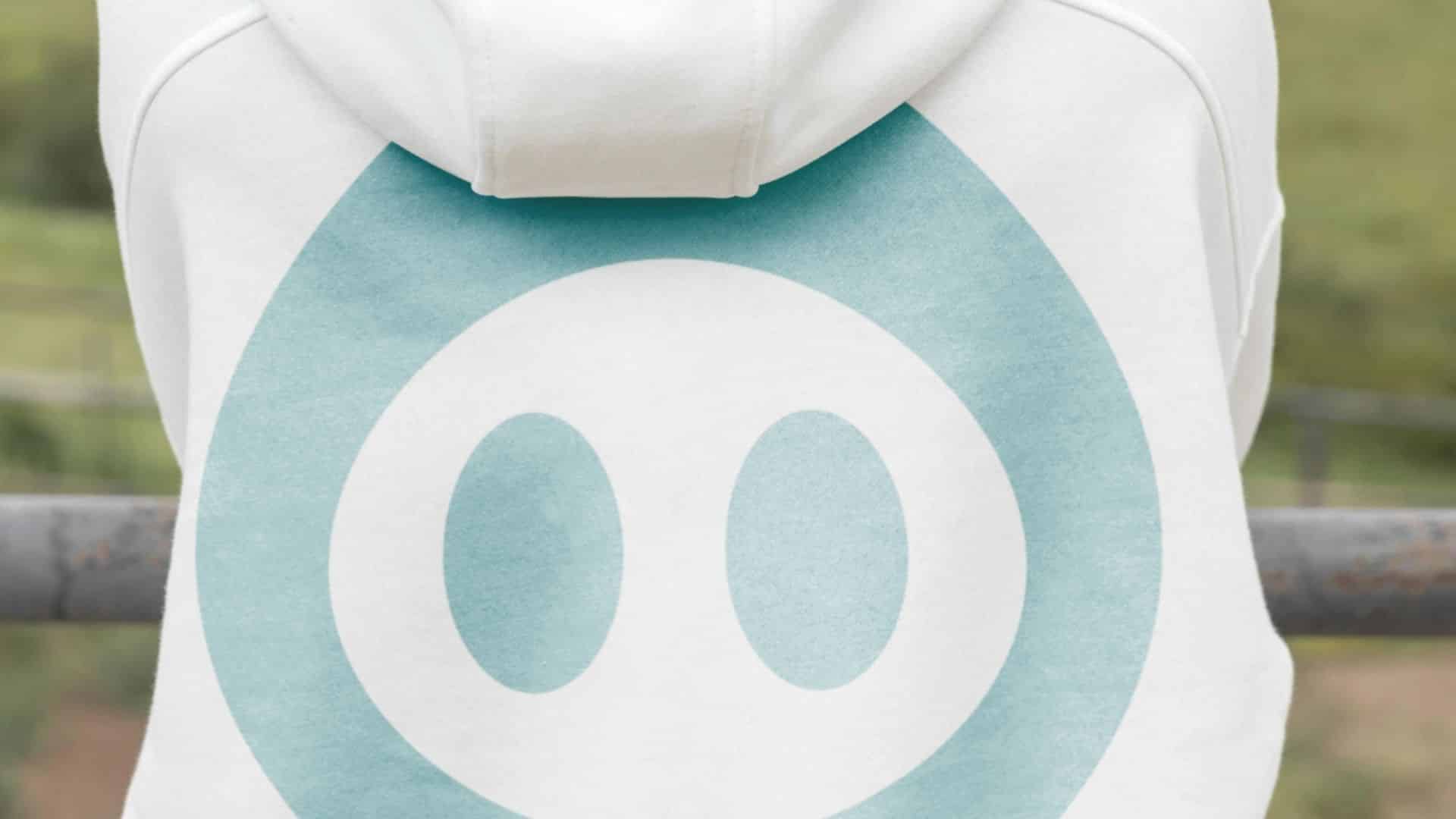 Bolsa de tela con el símbolo verde de Finanzas Sencillas.